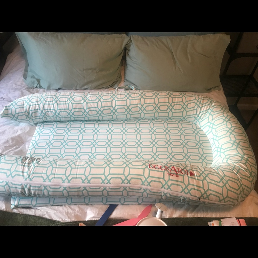 BRAND NEW Dockatot Grand